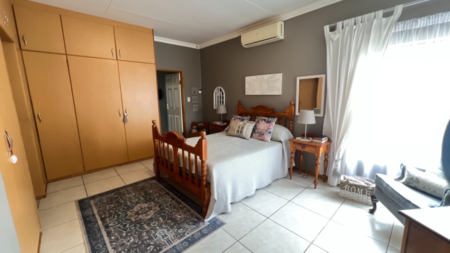 4 Bedroom Property for Sale in Langenhovenpark Free State